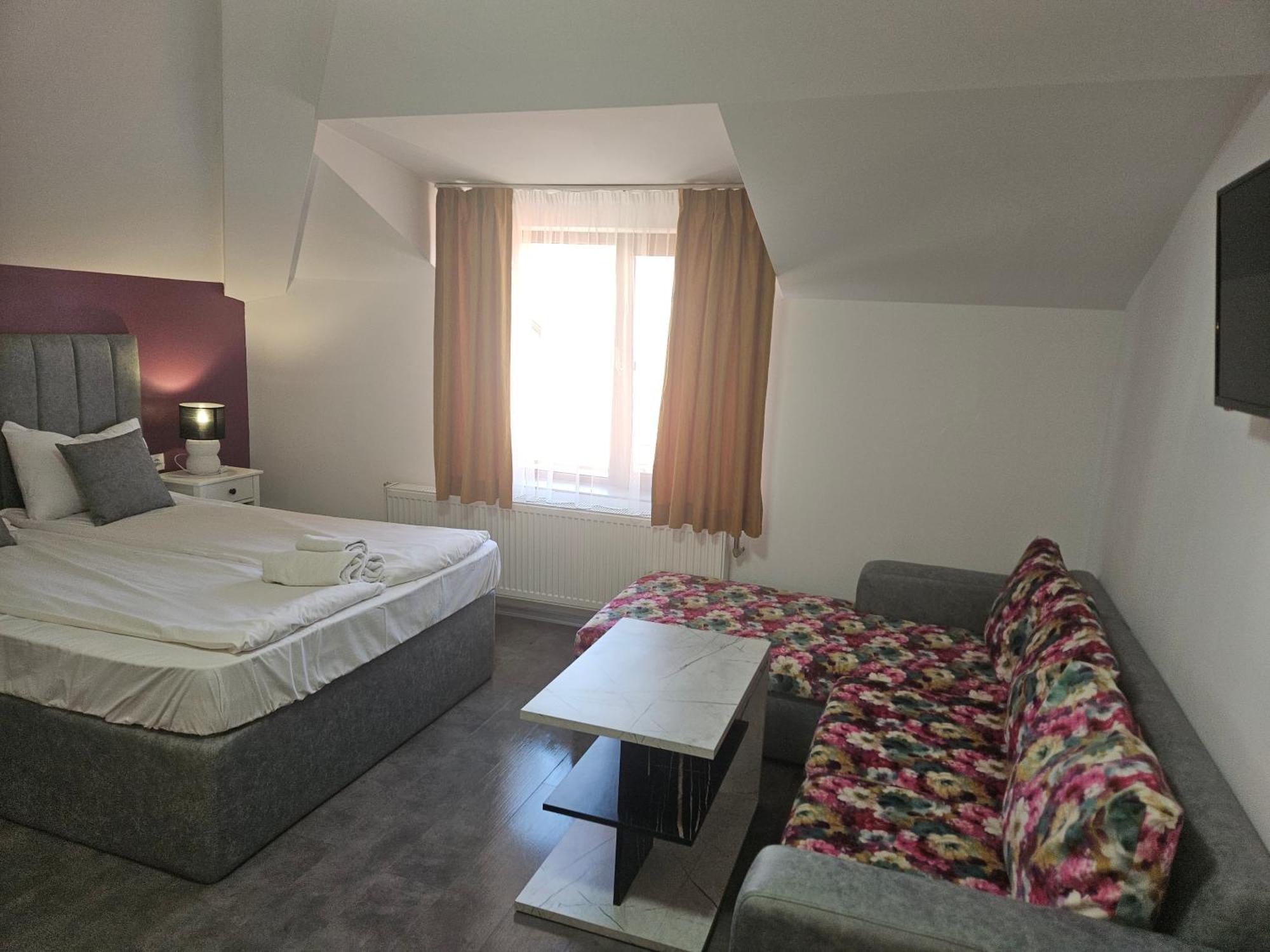 Priyateli - Friends Hotel Veliko Tarnovo Eksteriør billede